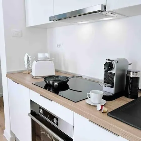 New Design Studio Kingsize Bed 아파트 풀라