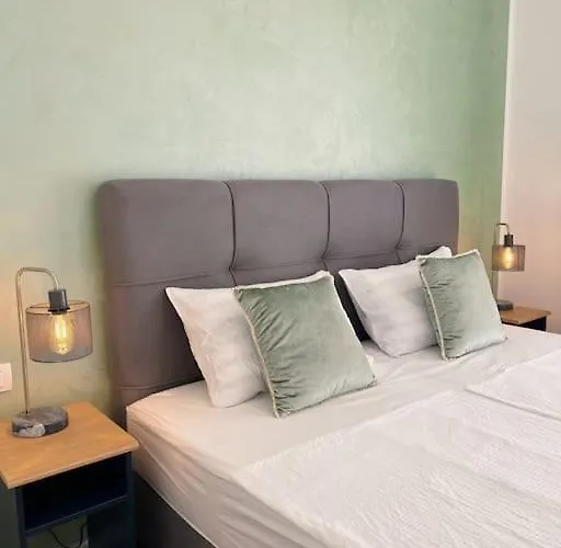 아파트 New Design Studio Kingsize Bed 풀라