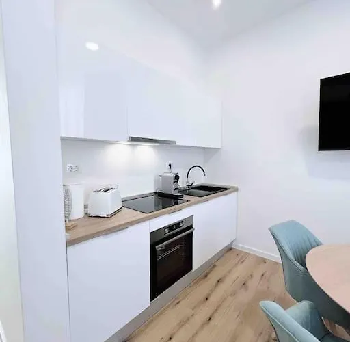 New Design Studio Kingsize Bed * 풀라