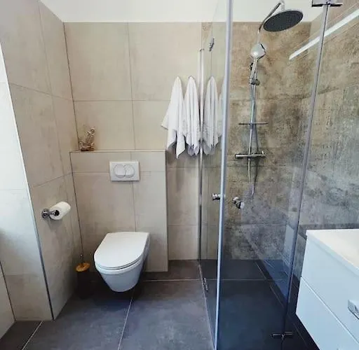 New Design Studio Kingsize Bed *