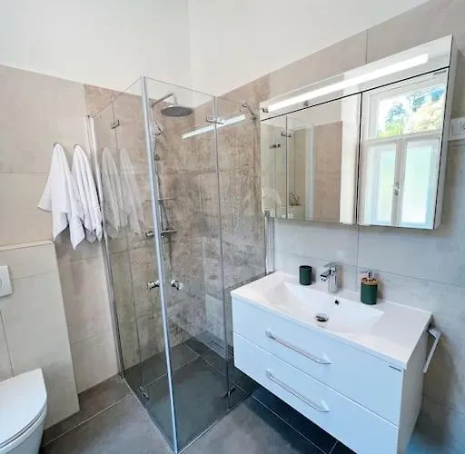 New Design Studio Kingsize Bed *