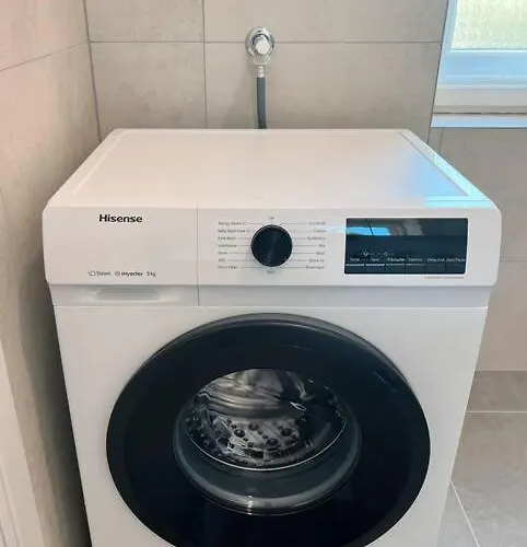 New Design Studio Kingsize Bed Daire