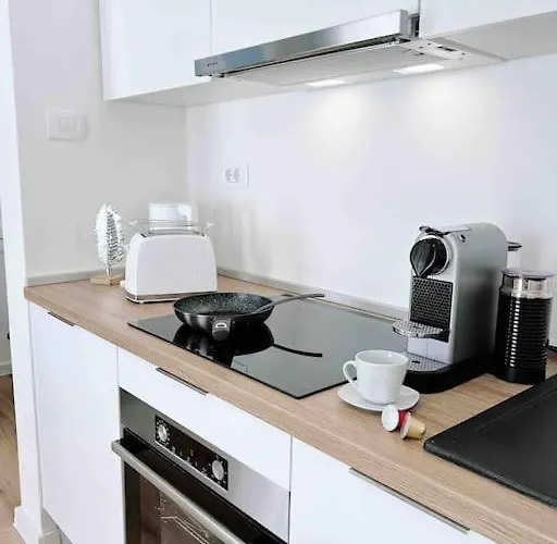 New Design Studio Kingsize Bed Daire Pula