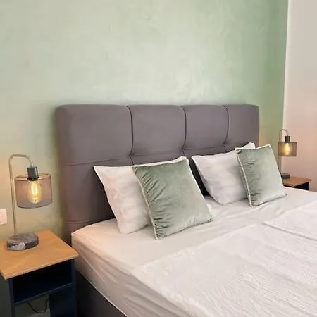 Apartament New Design Studio Kingsize Bed Pula